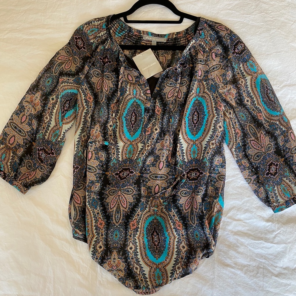 Never worn Daniel Rainn top